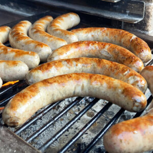 Bratwurst vom Wildschwien auf dem Grill