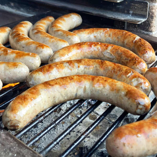 Bratwurst vom Wildschwien auf dem Grill